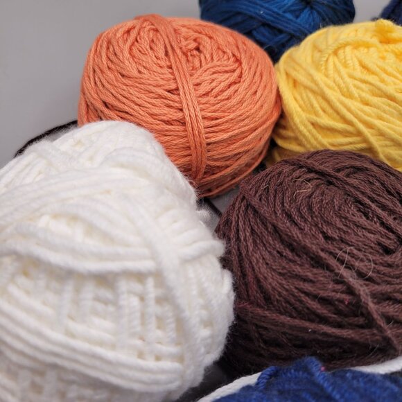 Yarn Mixed Lot of Super Fine Yarn Leftovers Remnants 11 Rolls 1.5 lbs - Picture 4 of 6